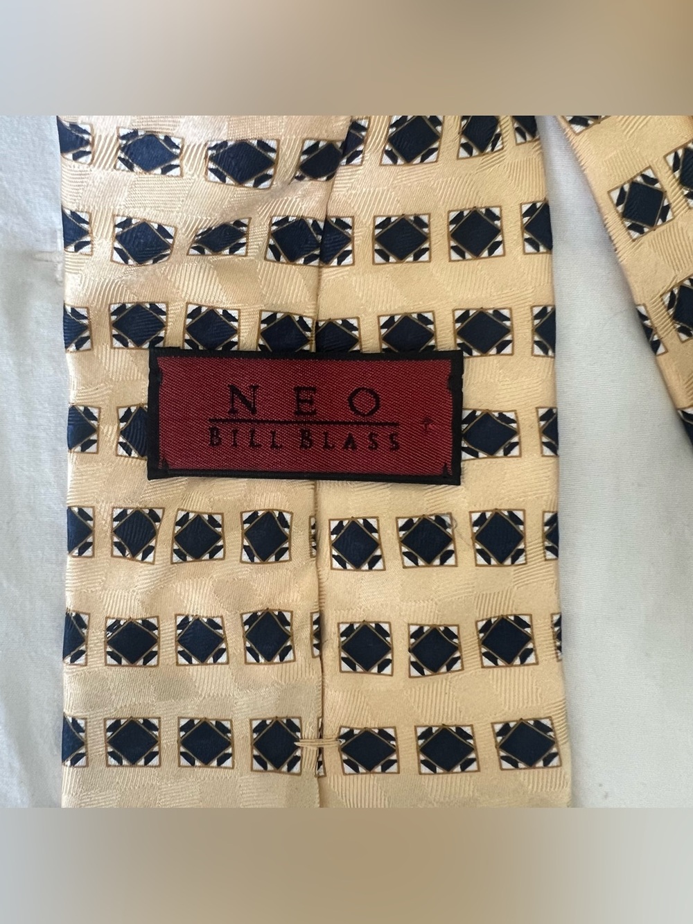 NEO Bill Blass Vintage Necktie 100% Silk